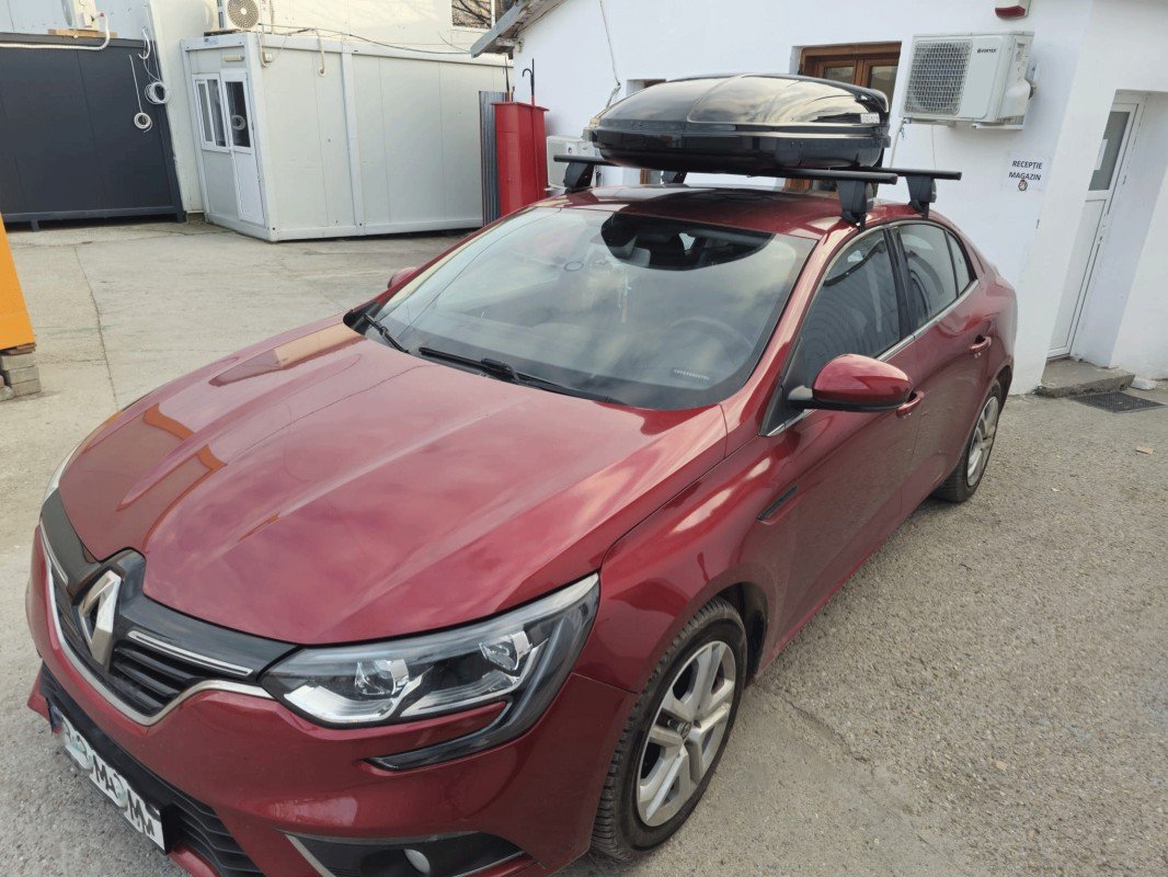 Renault Megane Grand Coupe with Menabo Delta Black roof bars and a Menabo Mania 400 roof box