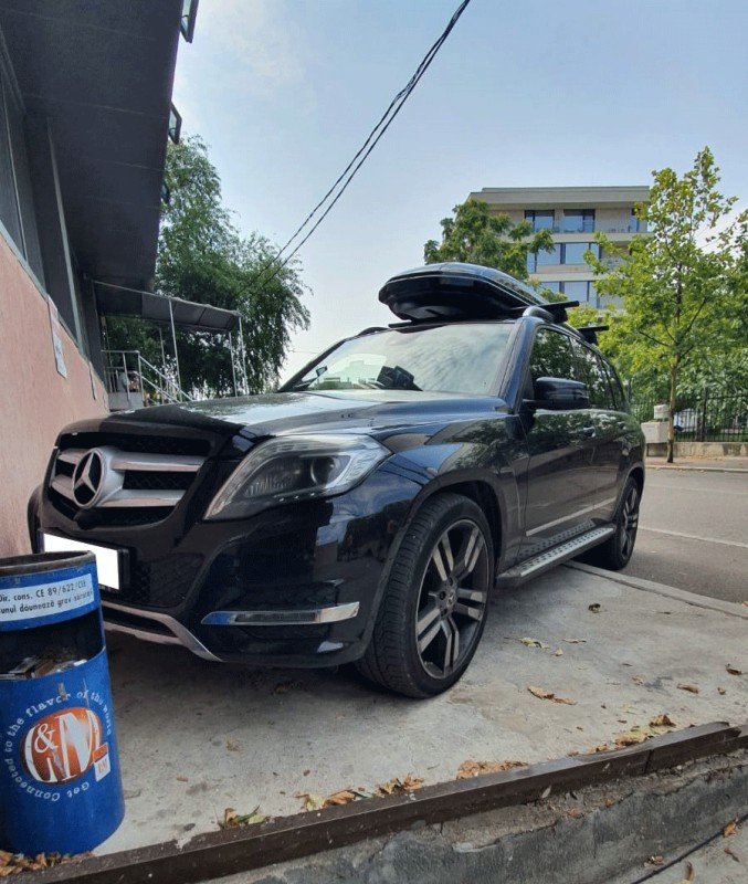 Mercedes-Benz GLK-Class with Menabo Jackson roof bars and a Menabo Mania roof box