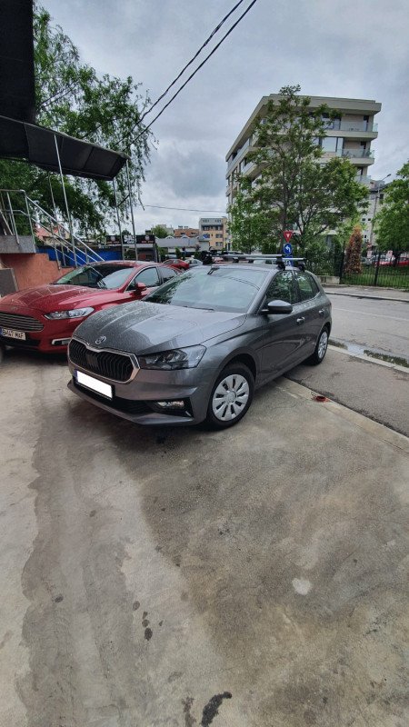 Skoda Fabia with Menabo Tema roof bars and a Thule FreeRide 532 bike rack