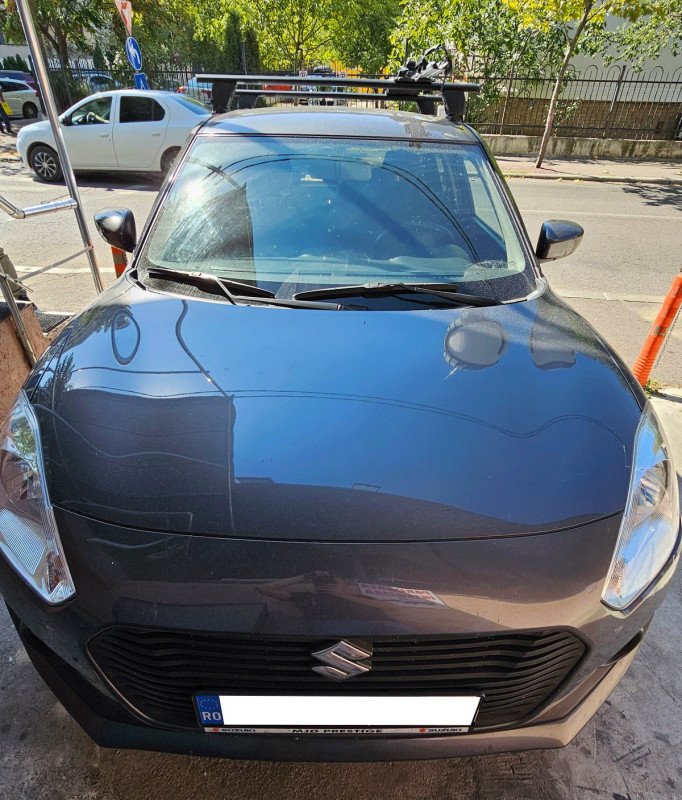 Suzuki Swift with Menabo Delta roof bars and a Thule ProRide 598 bike rack