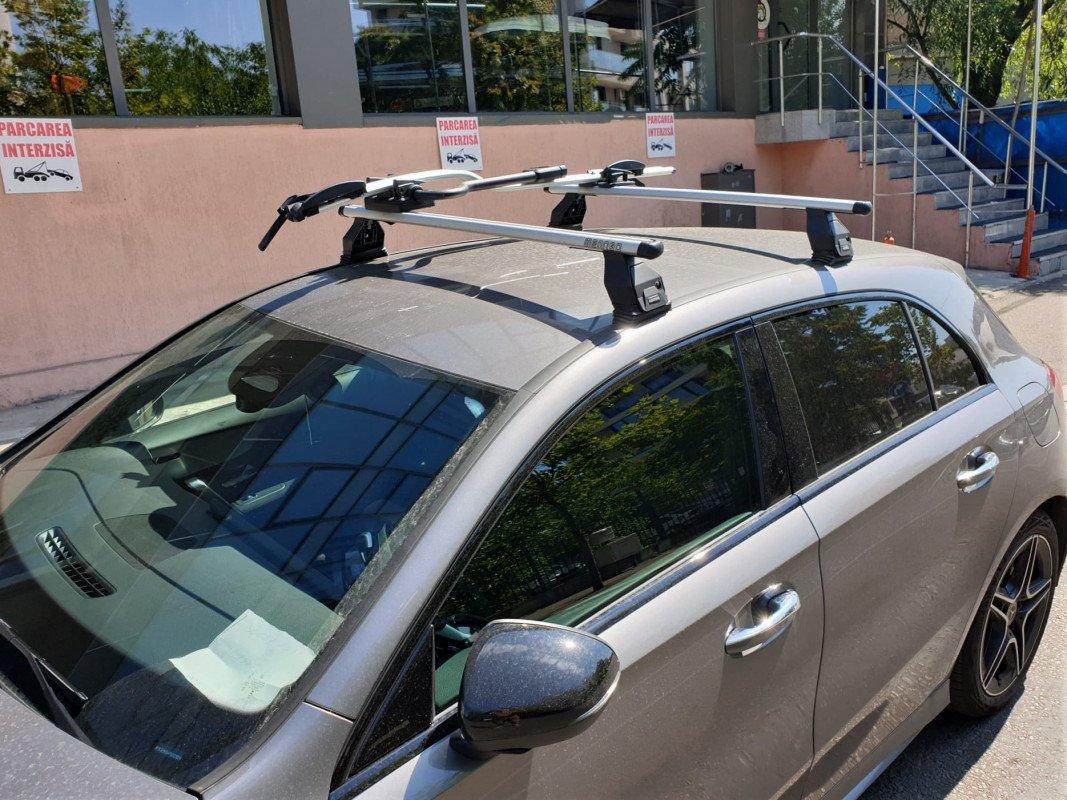 Mercedes-Benz A-Class with Menabo Tema roof bars and a Thule ProRide 598 bike rack