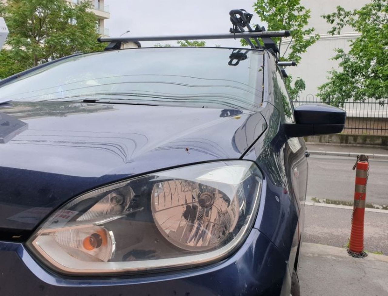 Volkswagen up! with Menabo Tema roof bars and a Thule FreeRide 532 bike rack
