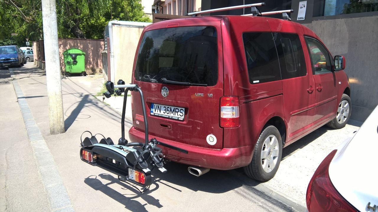 Volkswagen Caddy with a Menabo Winny towbar bike rack