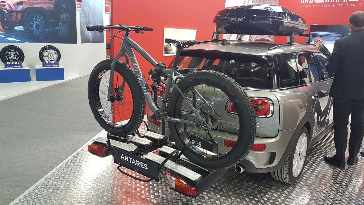 Mini Cooper S with a Menabo Antares towbar bike rack