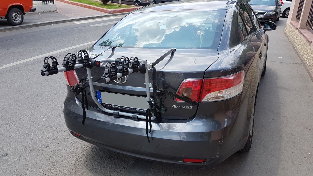 Toyota Avensis with a K39 Holiday rear bike rack