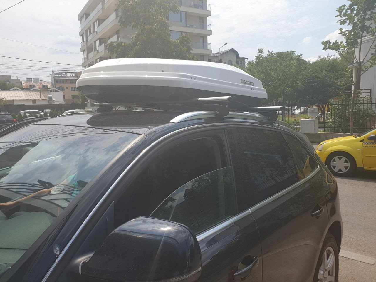 Audi Q3 with Menabo Lince roof bars and a Menabo Diamond roof box