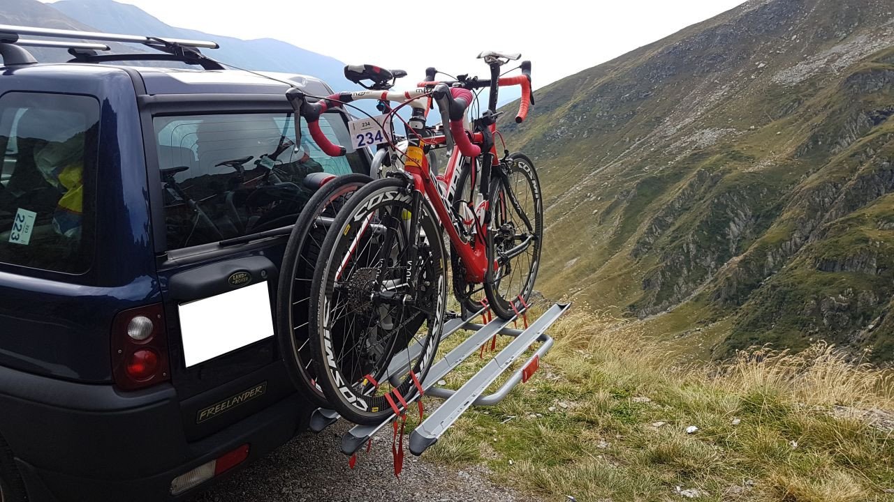 Land Rover Range Rover with a Menabo Boa spare-wheel bike rack