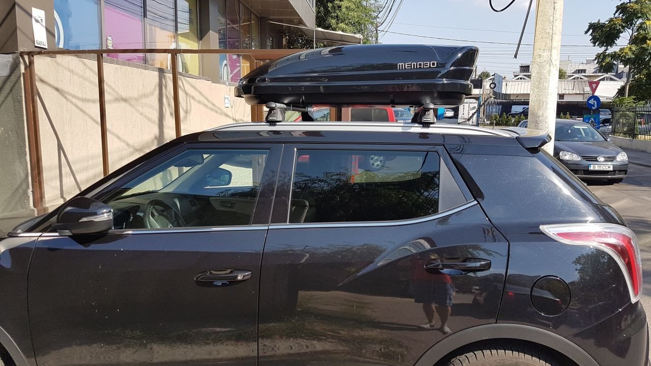 SsangYong Tivoli with Menabo Tiger roof bars and a Menabo Mania roof box
