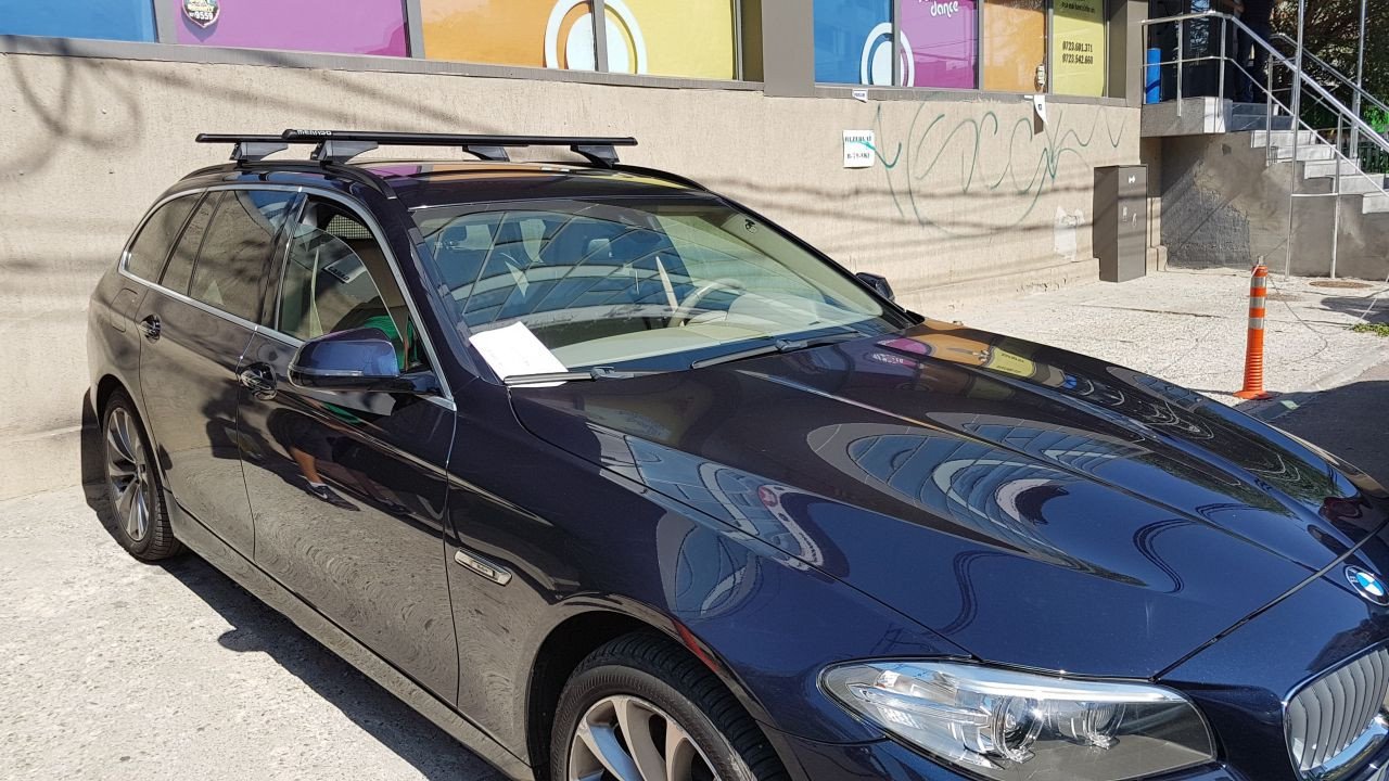 BMW 5 Series with Menabo Tiger Black XL roof bars