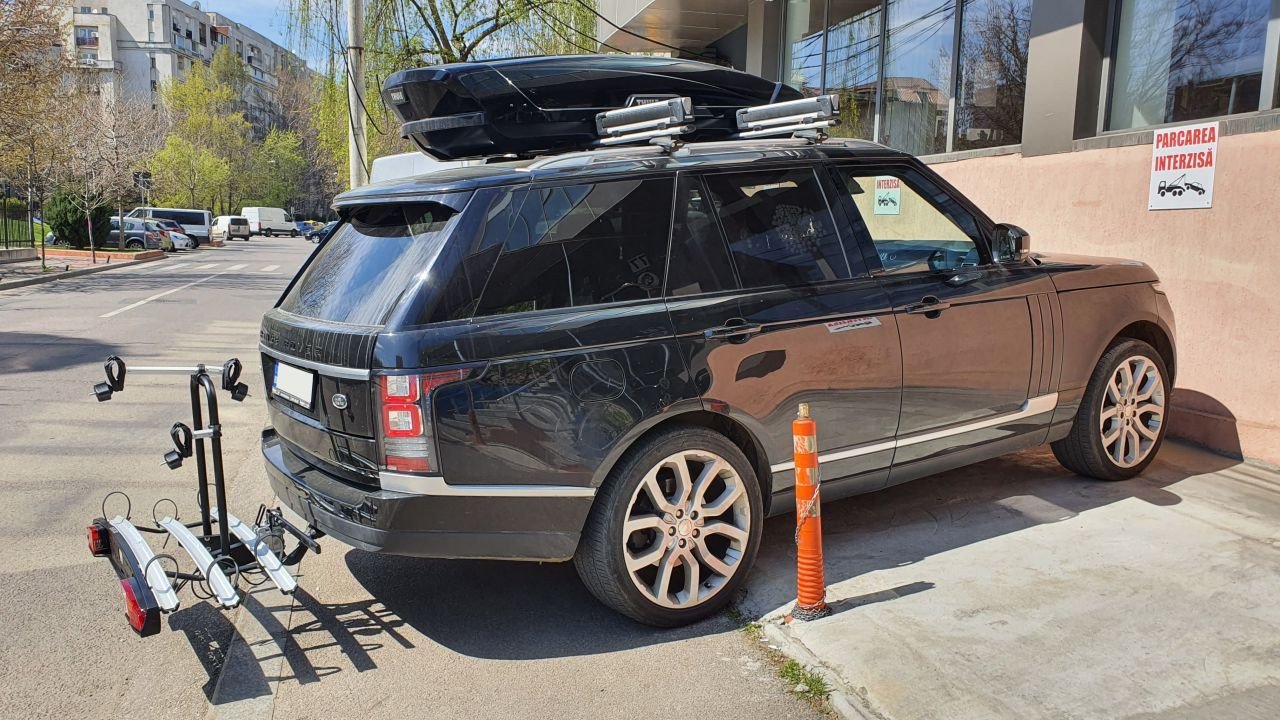 Range Rover Evoque with a Menabo Merak Rapid Plus towbar bike rack