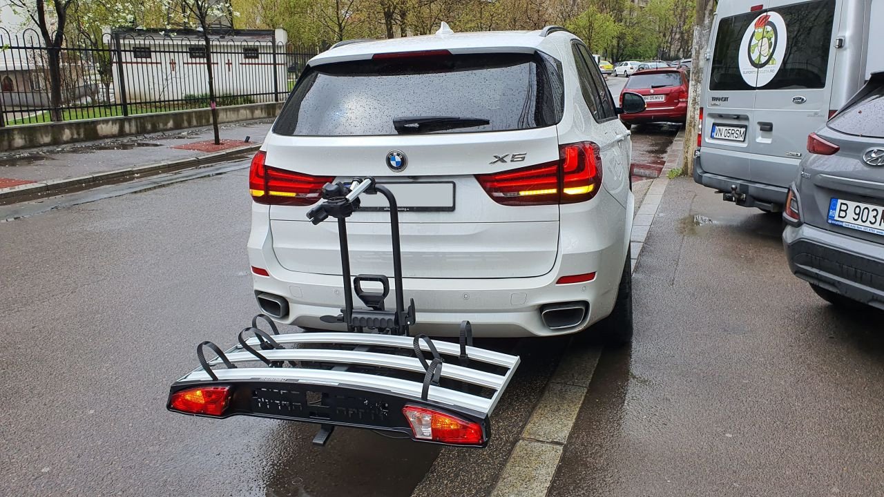 BMW X5 with a Menabo Alcor 3 towbar bike rack