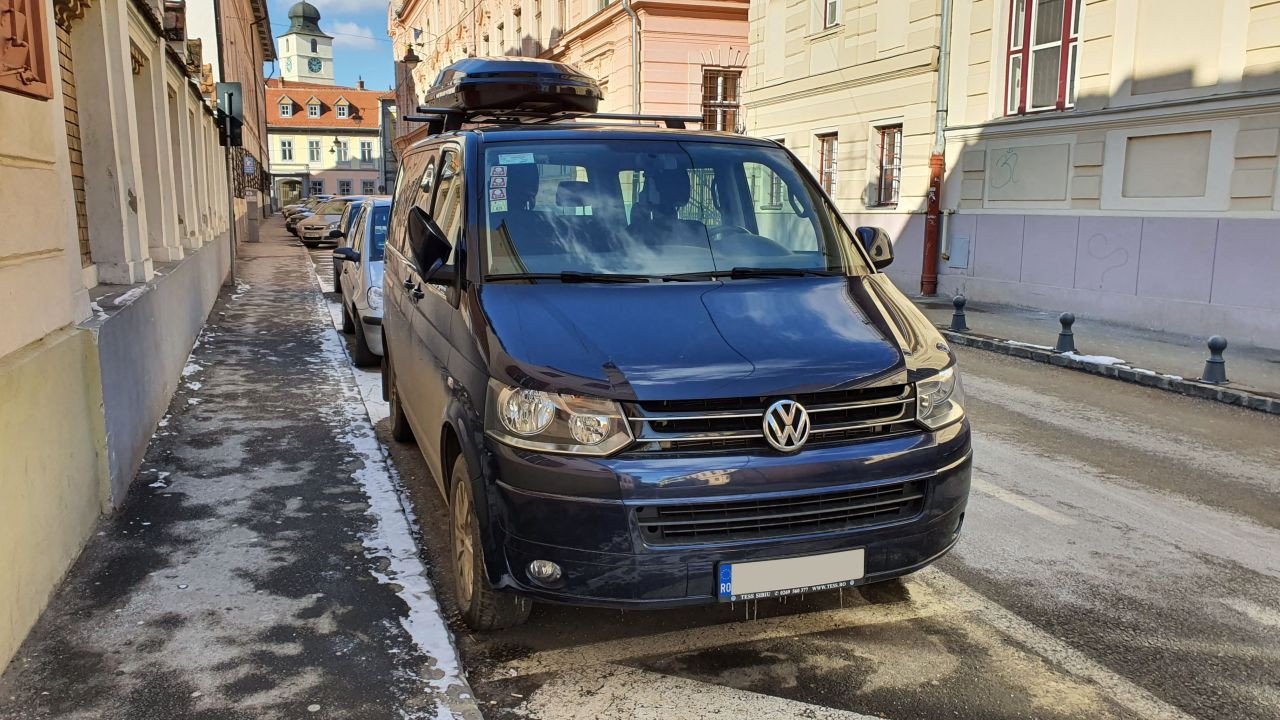Volkswagen Multivan T6 with Menabo Delta roof bars and a Menabo Diamond 500 Black roof box