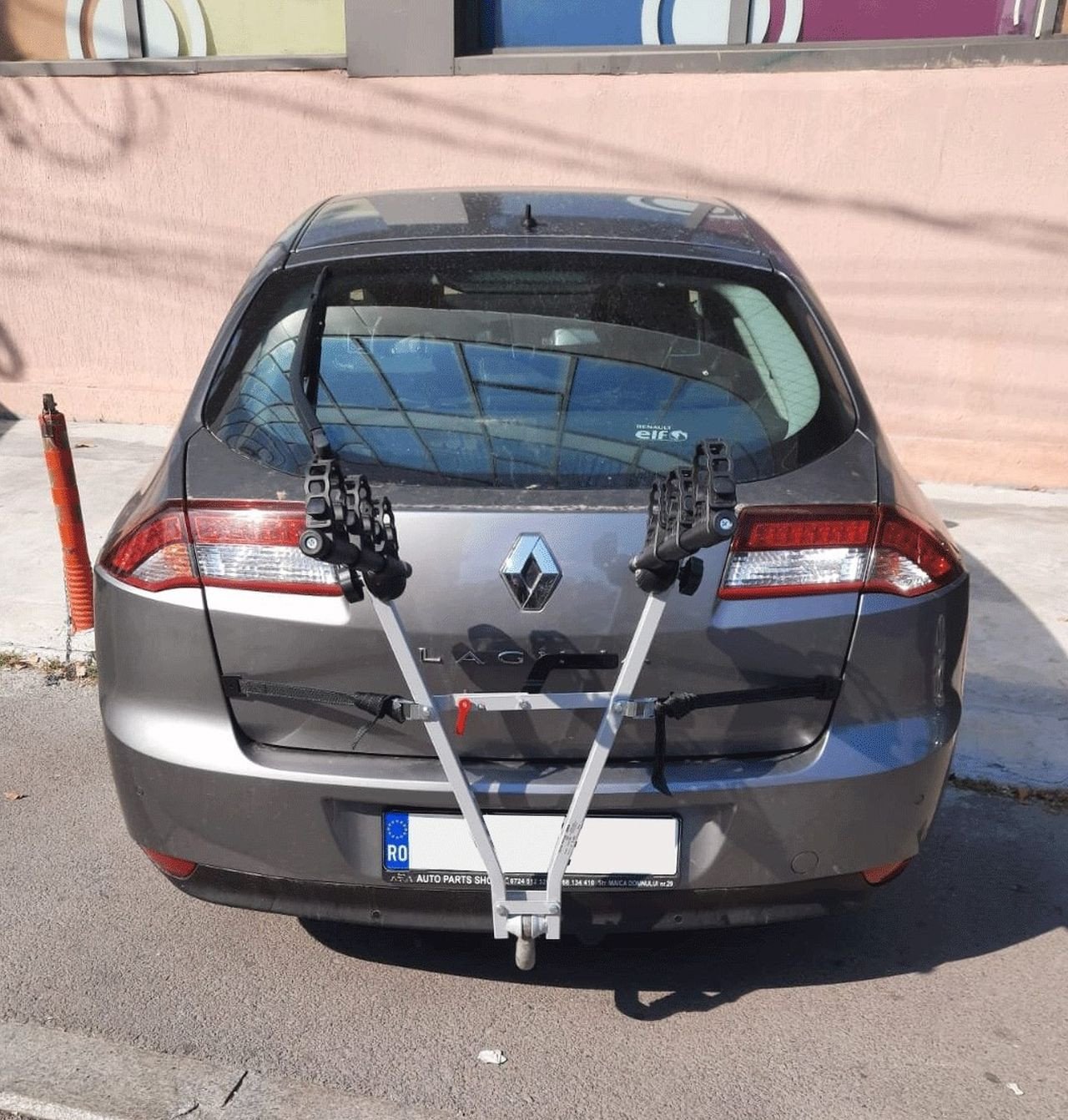 Renault Laguna with a Menabo Marius bike rack