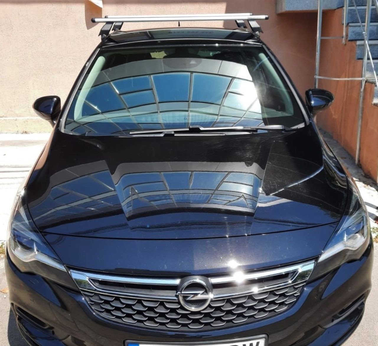 Opel Astra K with Menabo Tema roof bars