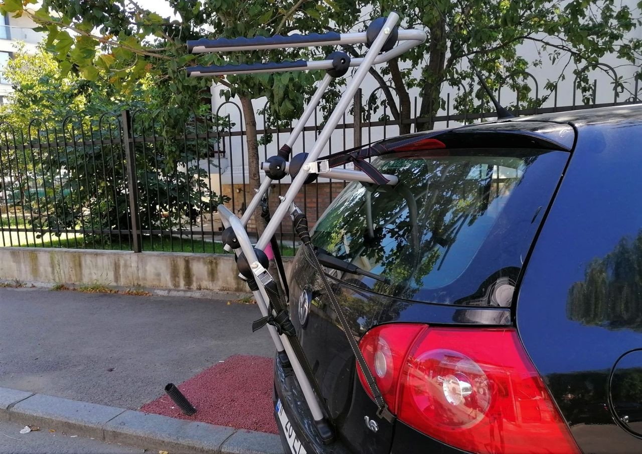 Volkswagen Golf with a Menabo Main bike rack