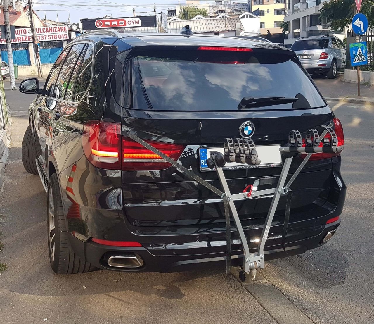 BMW X5 with a Menabo Marius bike rack