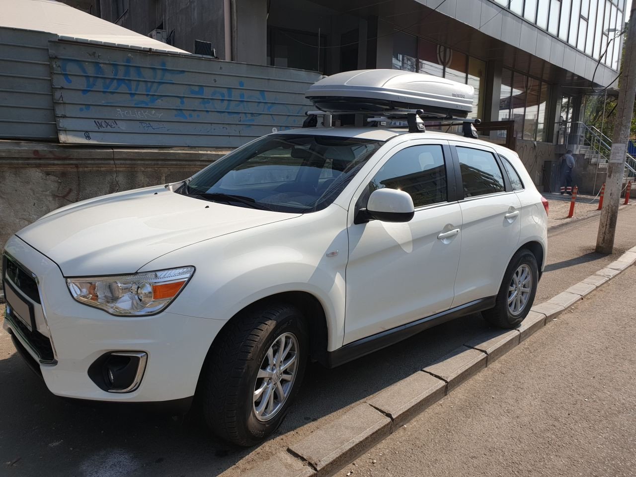 Mitsubishi ASX with Menabo Tema roof bars and a Menabo Marathon roof box