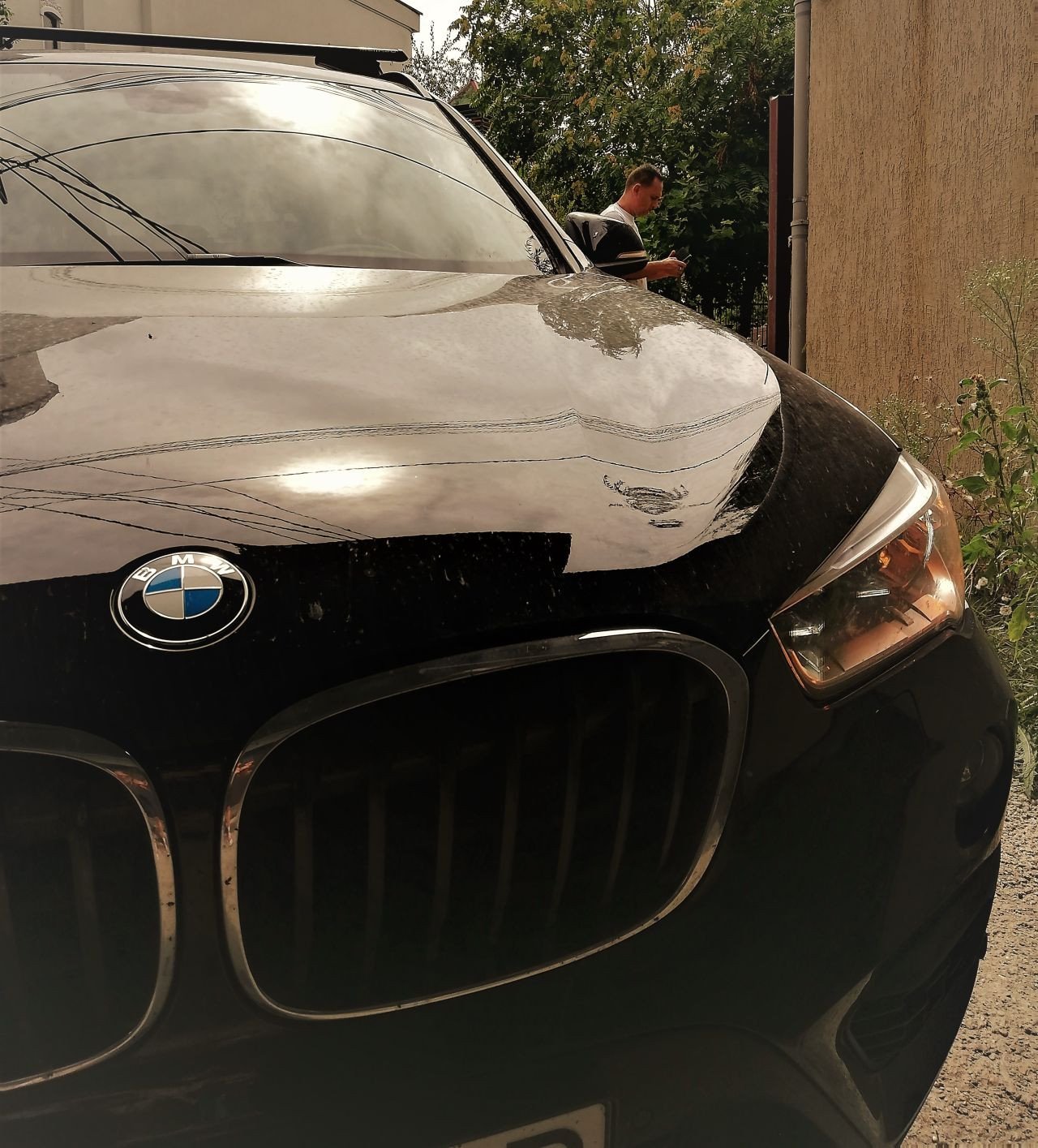BMW X3 with Menabo Tiger Black roof bars