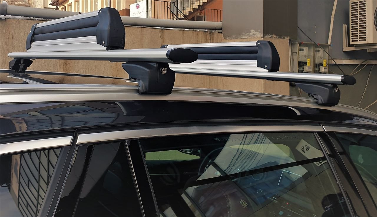 BMW X5 with Menabo Brio roof bars