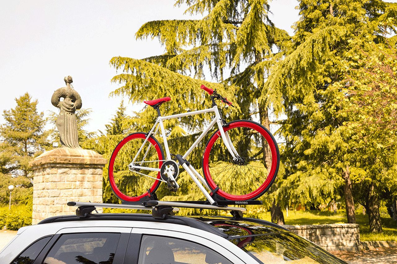 Suporti de bicicleta: pe bare transversale sau pe carligul de remorcare?