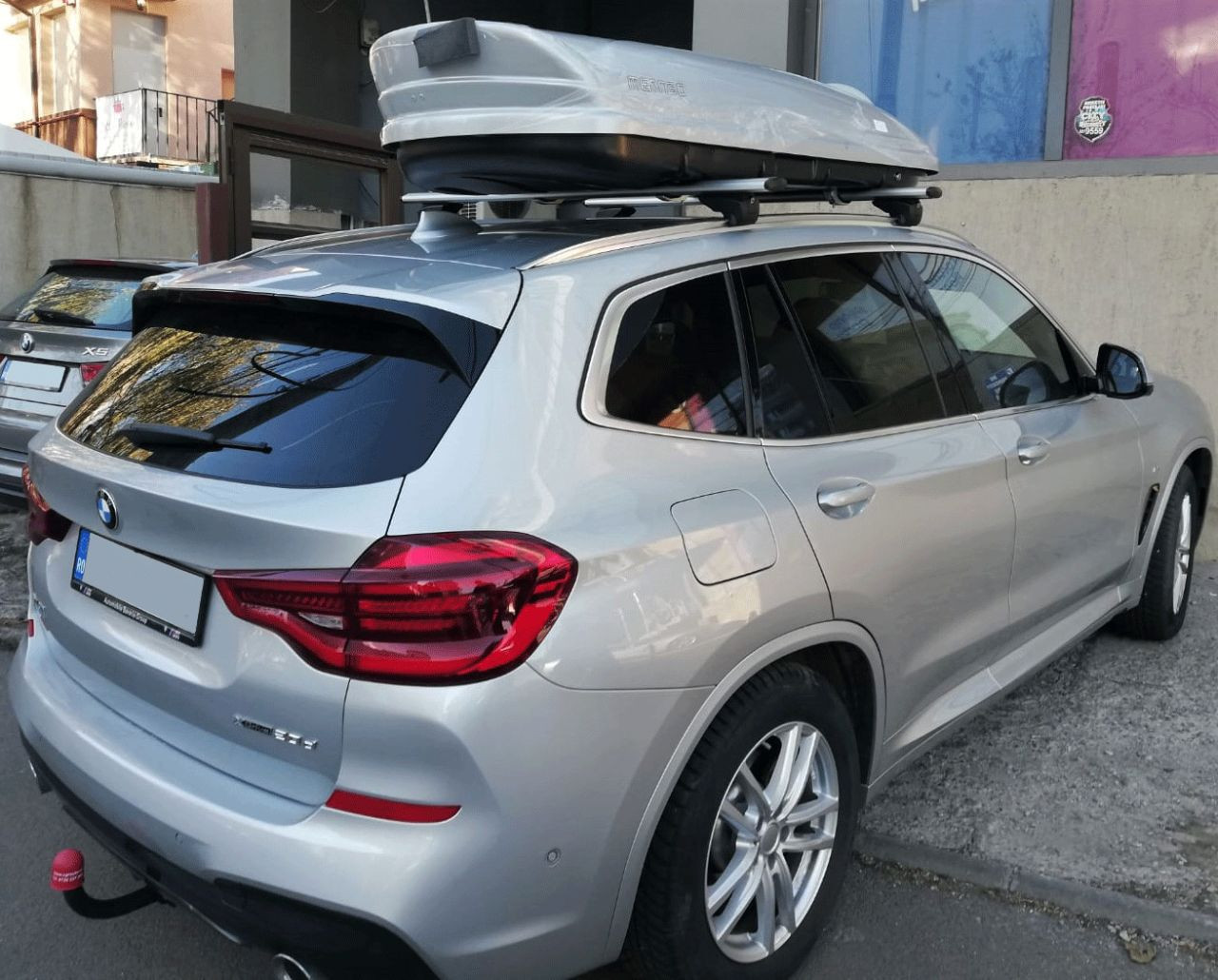 BMW X5 bare transversale Menabo Tiger Silver XL si cutie portbagaj Menabo Mania