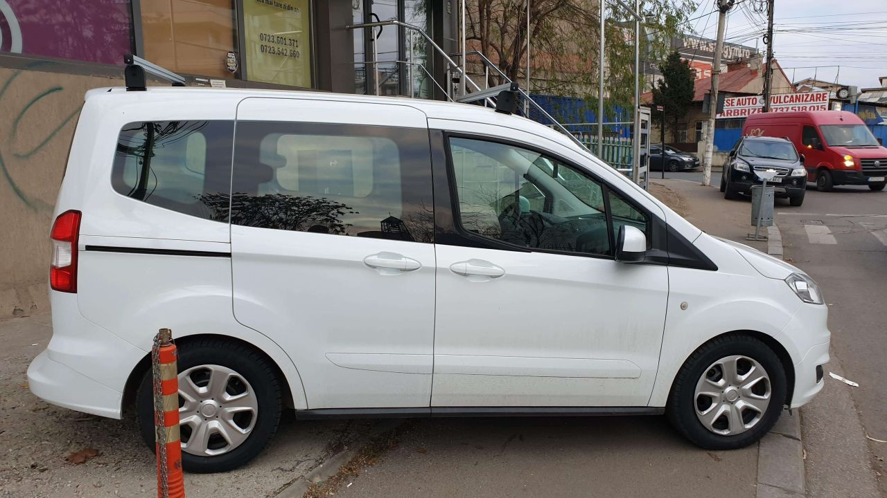 Ford Tourneo Courier bare transversale Menabo Professional