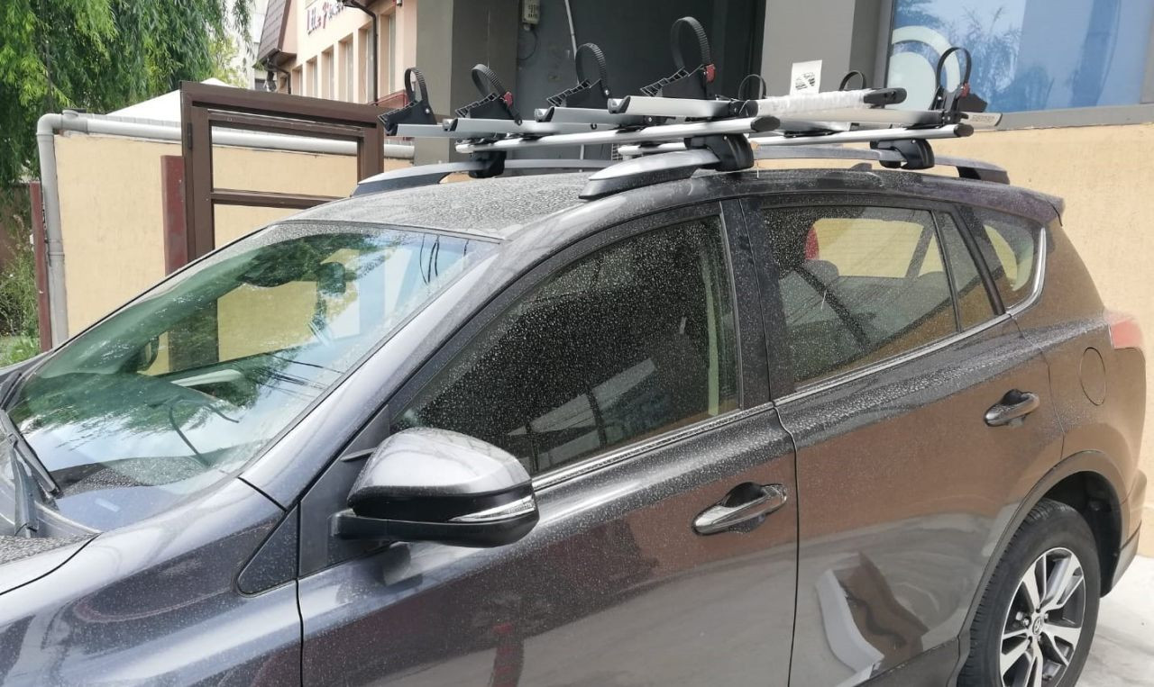 Toyota Rav bare transversale Menabo Jackson si suport bicicleta Menabo Juza