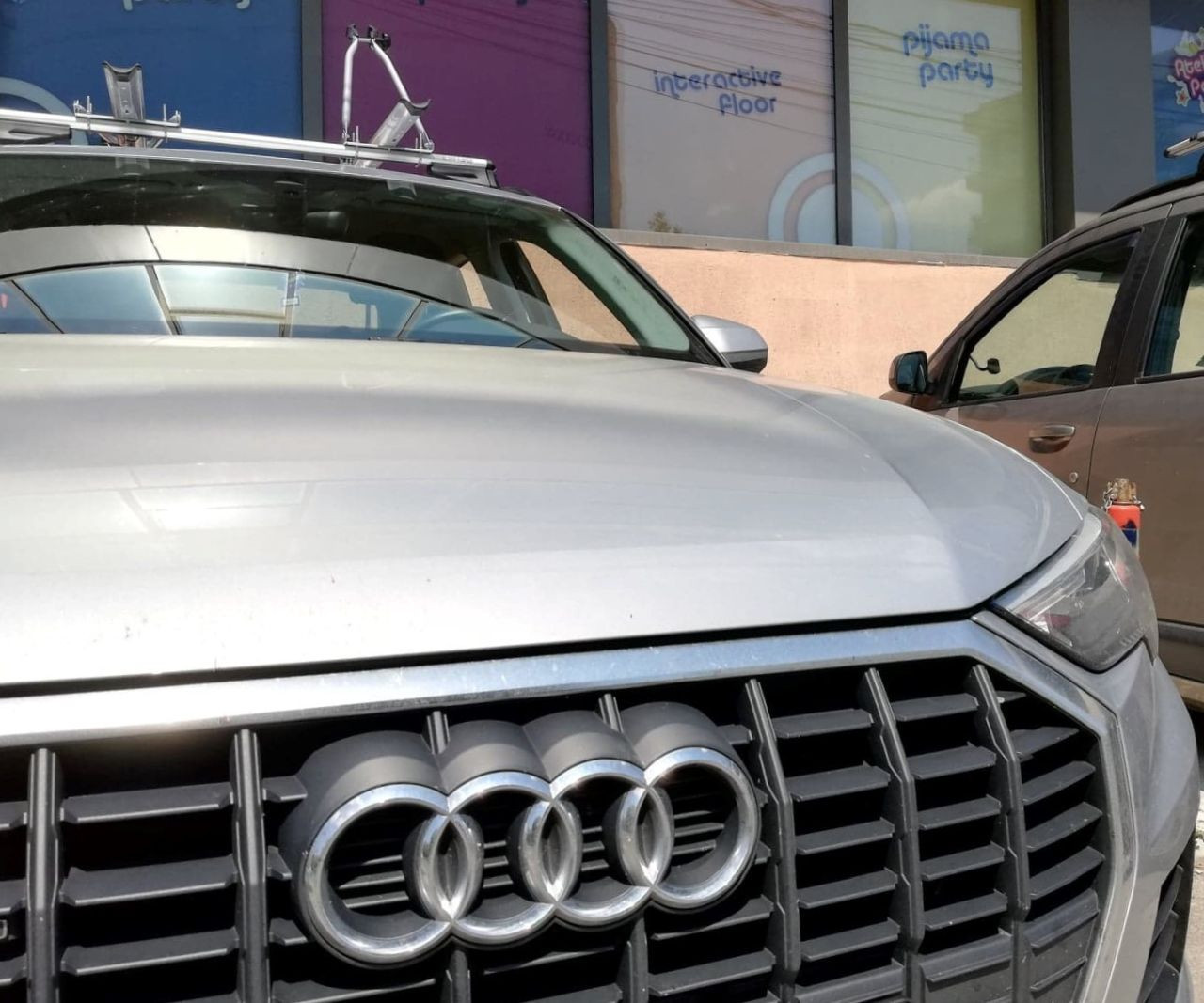 Audi A bare transversale Menabo Tiger Silver si suport bicicleta Menabo Top BIke