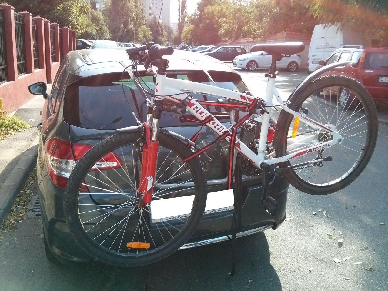 Citroen C4 suport bicicleta pe haion Menabo Mistral