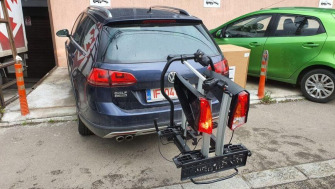 VW Golf Alltrack cu suport bicicleta pe carlig Menabo Antares