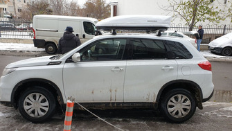 Suzuki Vitara LY (2015+) cu cutie portbagaj Menabo Mania 400 White de 400 litri
