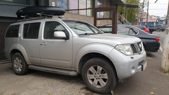 Nissan Pathfinder cutie portbagaj Menabo Diamond si bare transversale Menabo Profile M