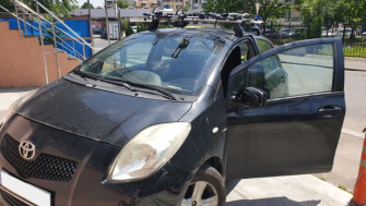 Toyota Yaris bare transversale Menabo Tema si suport bicicleta Thule Freeride 532