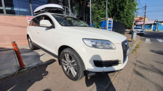 Audi Q7 bare transversale Menabo Lince si cutie portbagaj Menabo Diamond