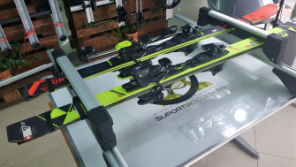 Suport schi si snowboard Menabo Yelo 4 cu prindere pe bare transversale