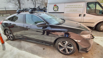 Honda Civic bare transversale Thule Evo Clamp si suporturi de bicicleta Thule ProRide 598