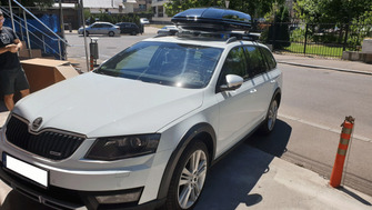 Skoda Octavia III Combi Scout cu bare transversale Menabo Jackson si cutie Menabo Mania 460