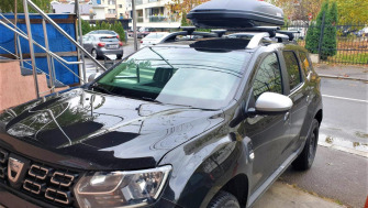 Dacia Duster bare transversale Menabo Brio si cutie portbagaj Menabo Marathon