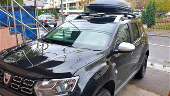 Dacia Duster bare transversale Menabo Brio si cutie portbagaj Menabo Marathon