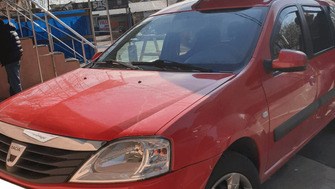 Dacia Logan MCV II cu bare transversale Menabo Brio si cutie portbagaj Menabo Mania 460 Black