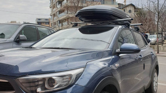 Kia Stonic bare transversale Menabo Tema si cutie portbagaj Menabo Marathon