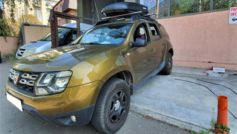 Dacia Duster bare transversale Menabo Blade M si cutie portbagaj Menabo Marathon