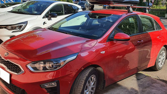 Kia Ceed bare transversale Menabo Tema si cutie portbagaj Menabo Mania
