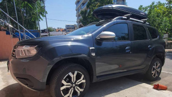 Dacia Duster bare transversale Menabo Brio si cutie portbagaj Menabo Marathon