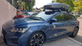 Ford Focus bare transversale Thule Edge Clamp si cutie portbagaj Thule Motion XT M