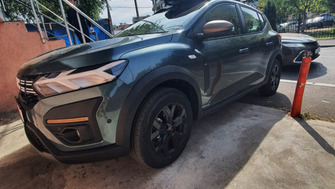 Dacia Sandero Stepway III (BJI) cu cutie portbagaj Menabo Marathon Dark 320