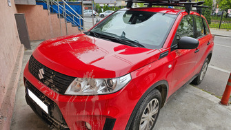 Suzuki Vitara bare transversale Menabo Delta, cutie portbagaj Menabo Marathon si suport caiac-canoe Menabo Niagara