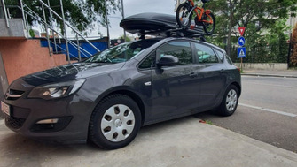 Opel Astra bare transversale Menabo Tema, cutie portbagaj Menabo Marathon si suport bicicleta Thule FreeRide 532