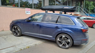 Audi Q7 bare transversale Thule Evo Flush si cutie portbagaj Menabo Mania 580