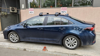 Toyota Corolla bare transversale Thule Edge Clamp